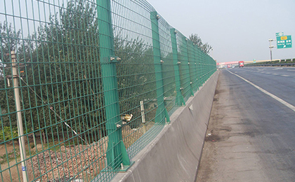 公路防护栏