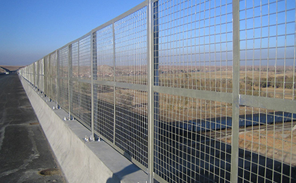公路防护栏